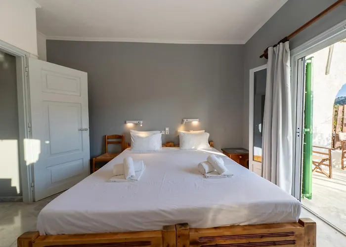 Bastas Hotel & Studios
