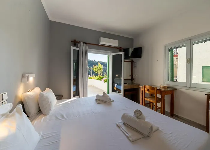 Bastas Hotel & Studios
