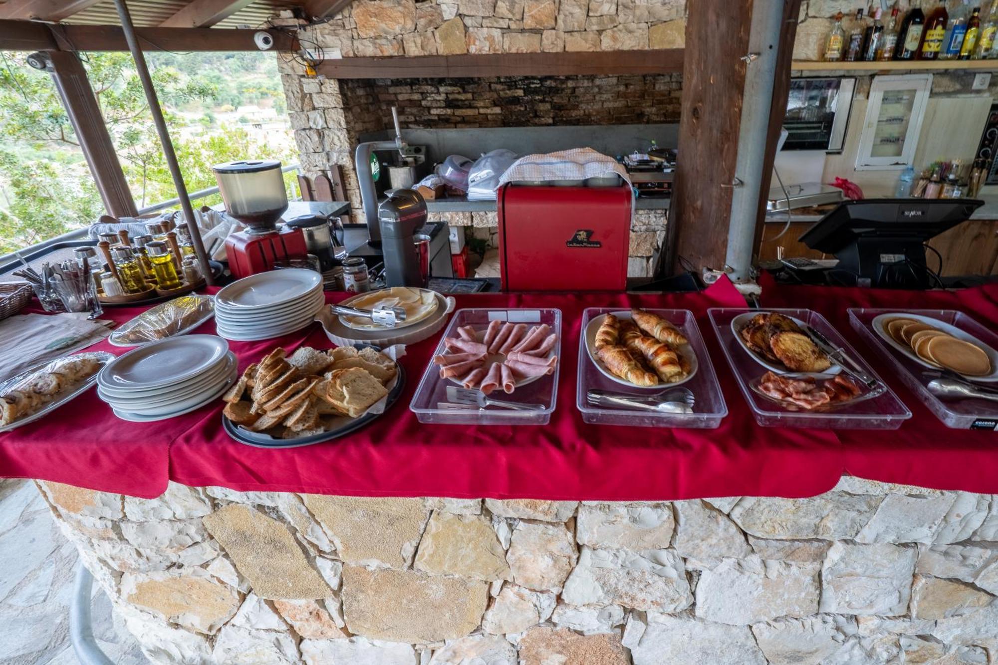 Bastas & 2* Lakka (Paxos)
