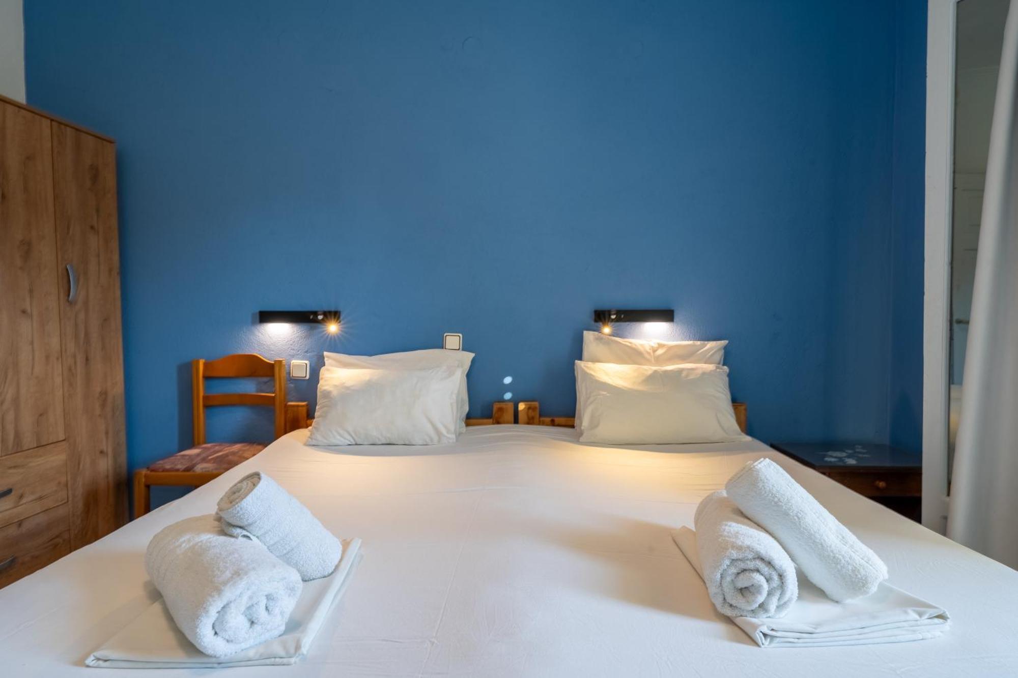 Bastas & Hotel Lakka (Paxos)