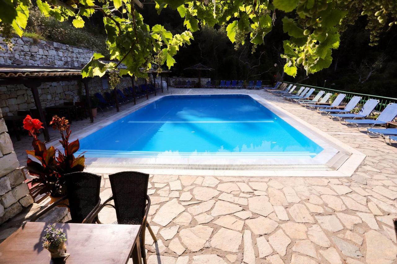 Bastas & Hotel Lakka (Paxos)